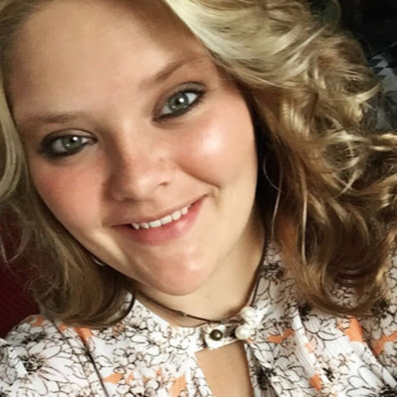 Meet your Posher, Hannah - Picture 1 of 1